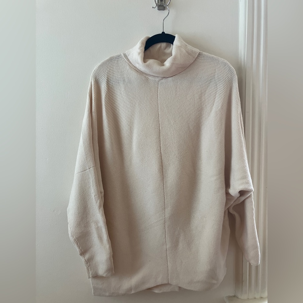 Boxy cream turtleneck